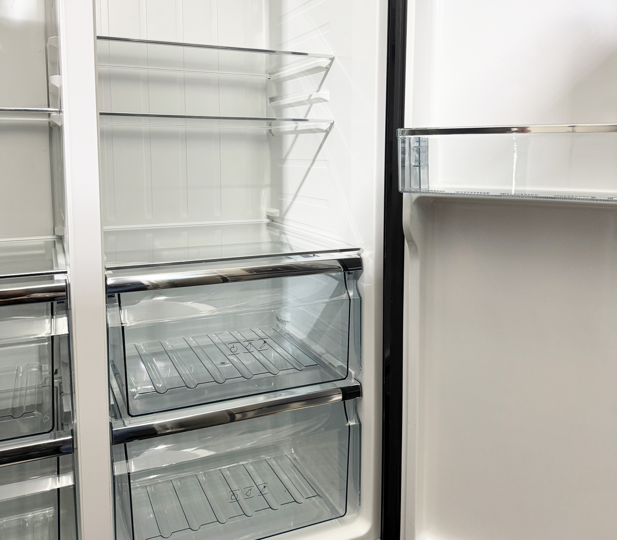 Nevera side by side 520lt (18.4pies) puerta tipo espejo negro Vetrux