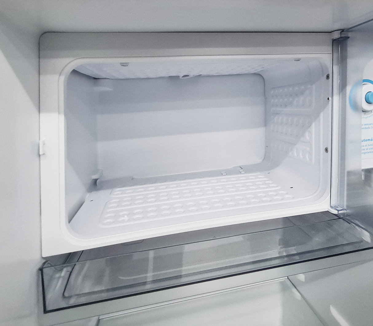 Nevera Single Door 198 litros con escarcha y dispensador acero inoxidable Gplus