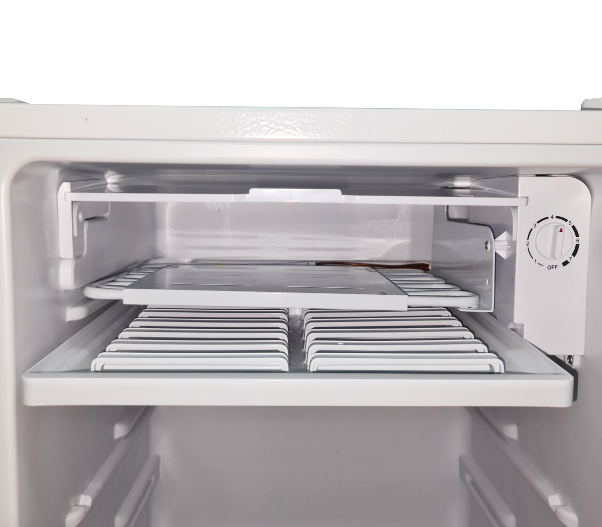 Nevera ejecutiva Single Door con escarcha 3.2 pies cúbicos blanco Gplus