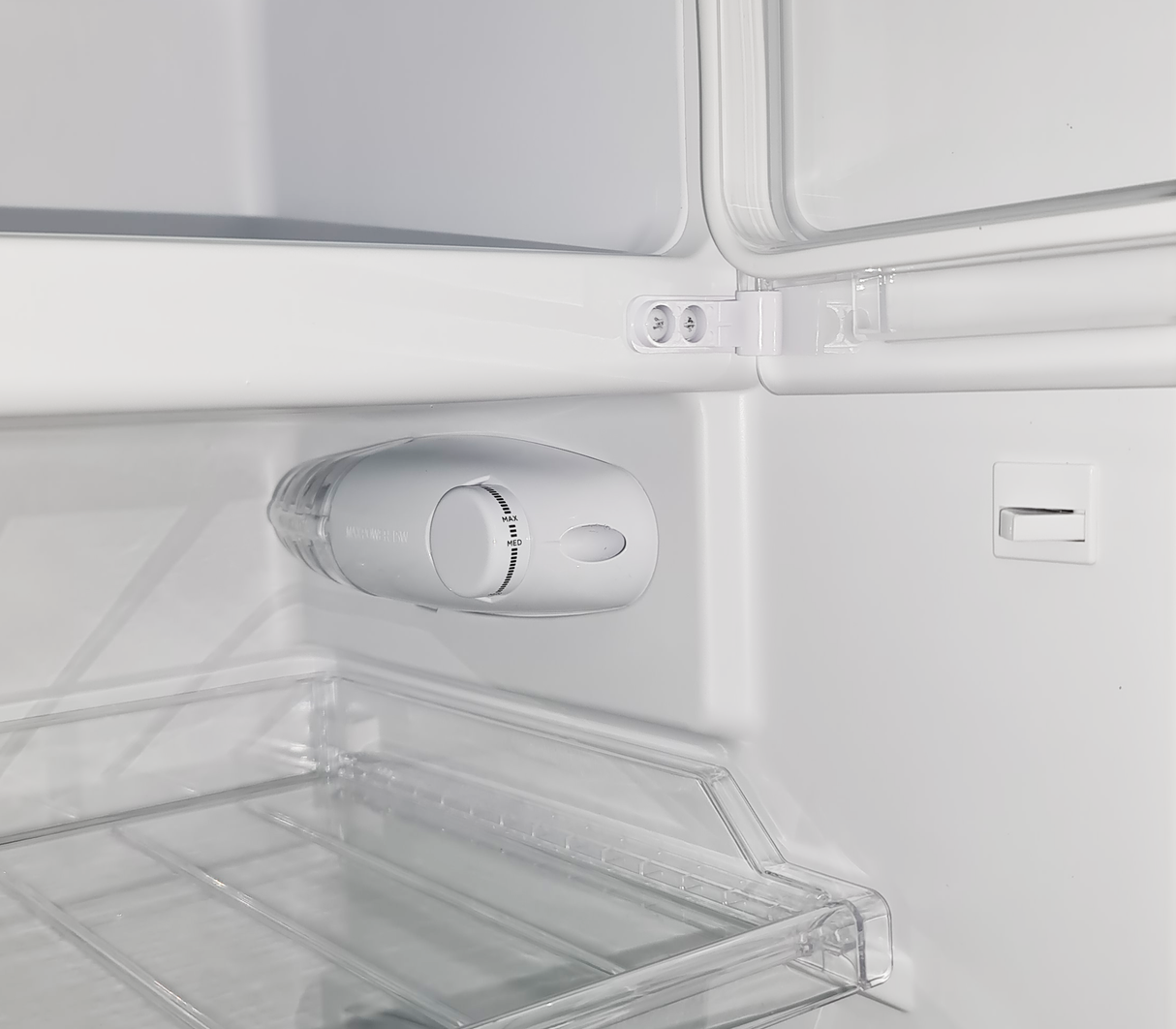 Nevera Single Door 6.6 pies con escarcha y dispensador gris Frigilux