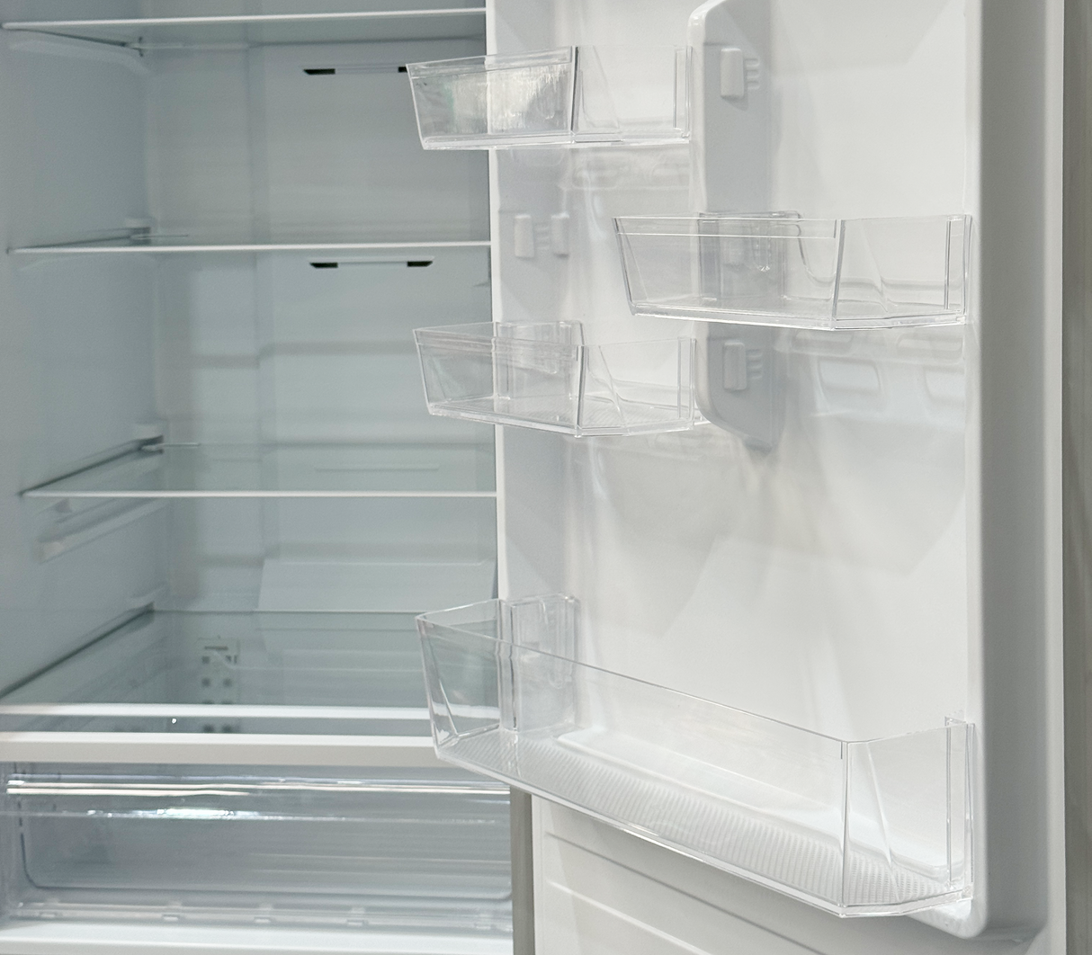 Nevera con congelador abajo 356 lts acero inox Royal