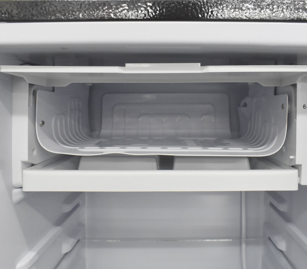 Nevera ejecutiva 1 puerta 92 litros Silver Sj Electronics