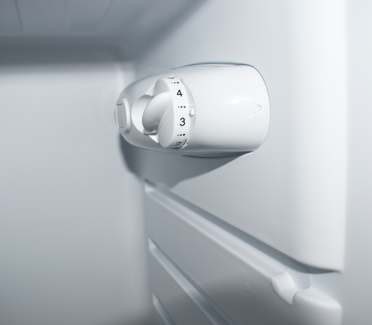 Nevera Top Mount con escarcha 6 pies blanca Gplus