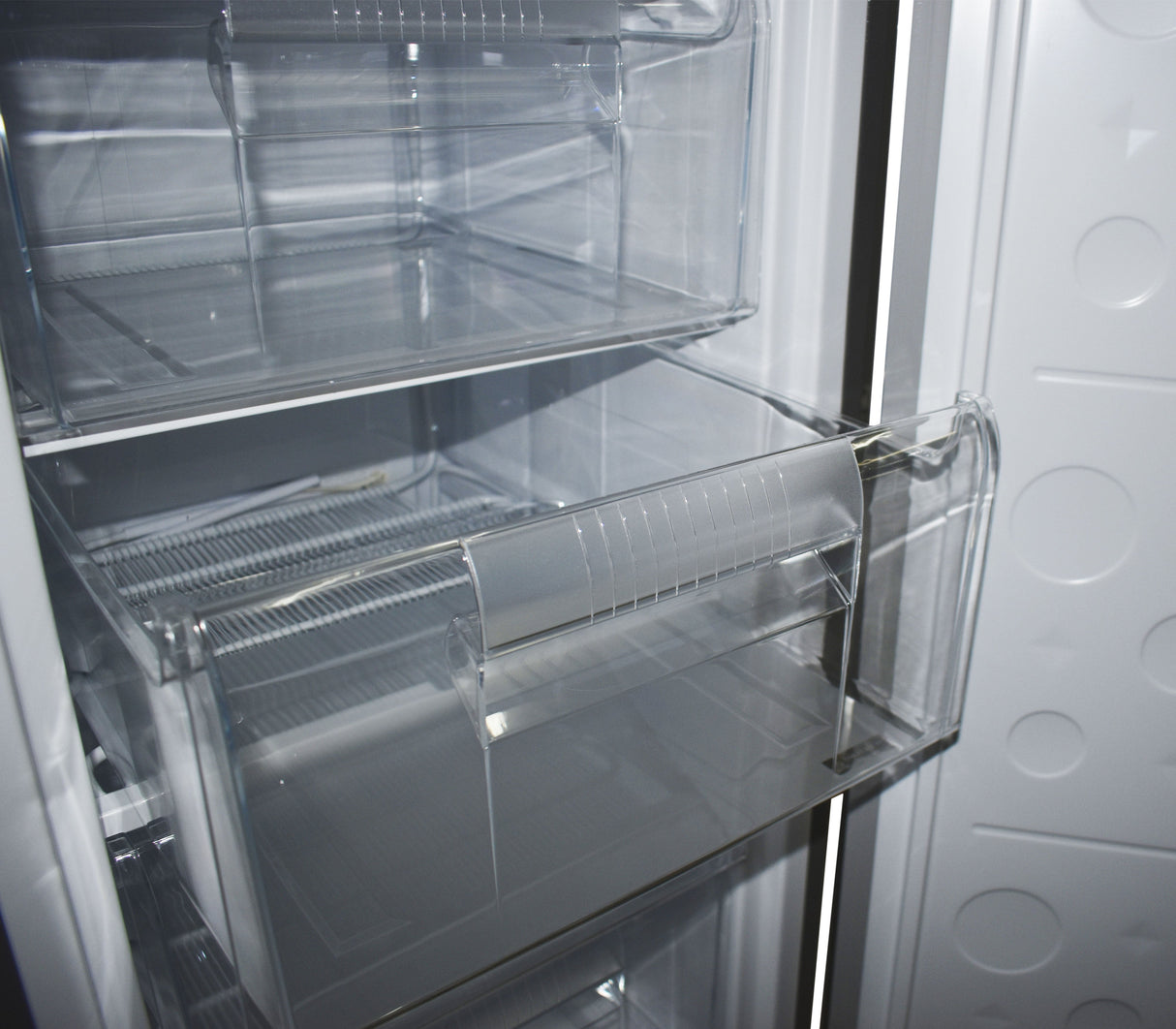 Congelador vertical 6 pies con escarcha gp-nev1q 110v inox Gplus