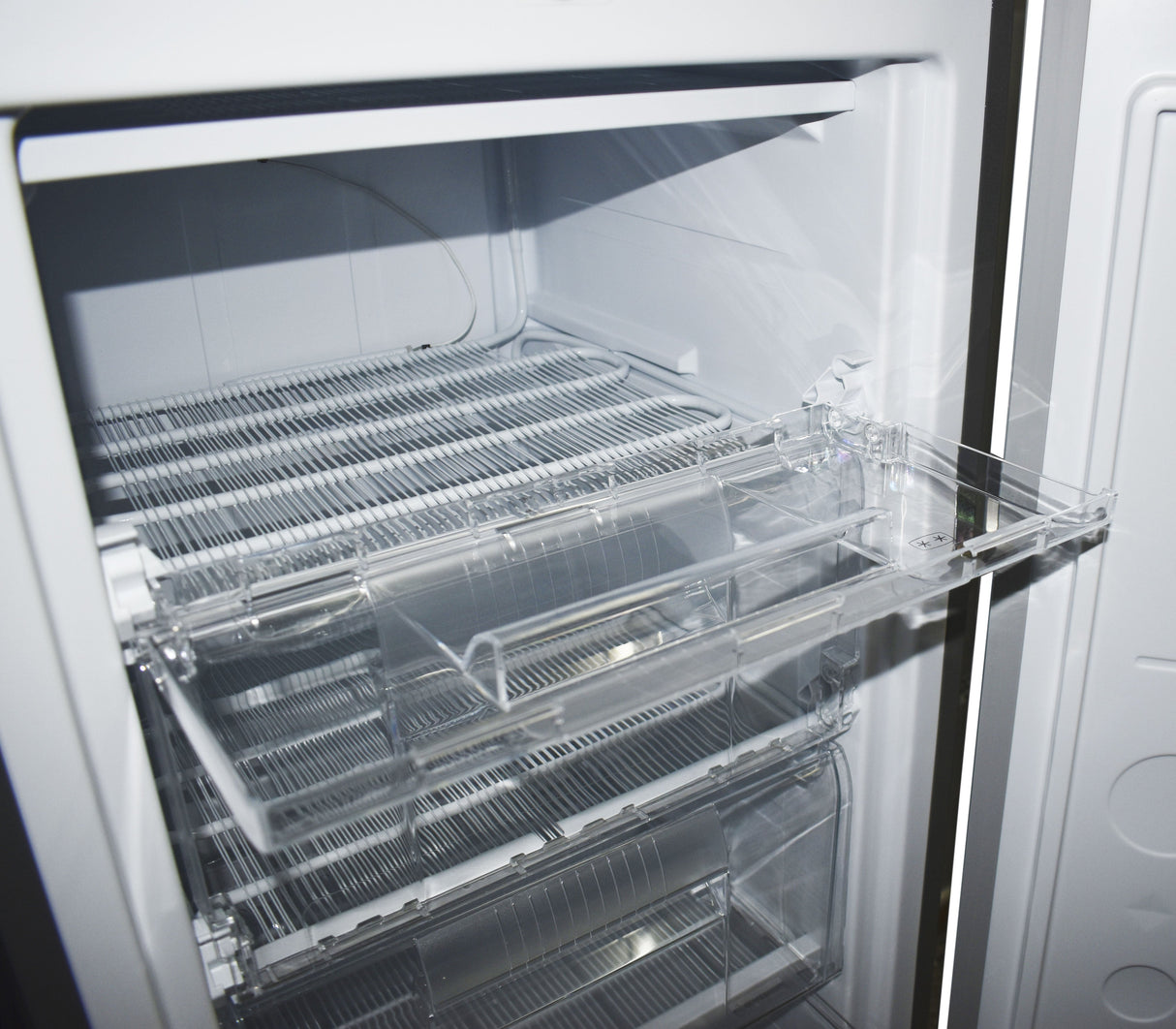 Congelador vertical 6 pies con escarcha gp-nev1q 110v inox Gplus