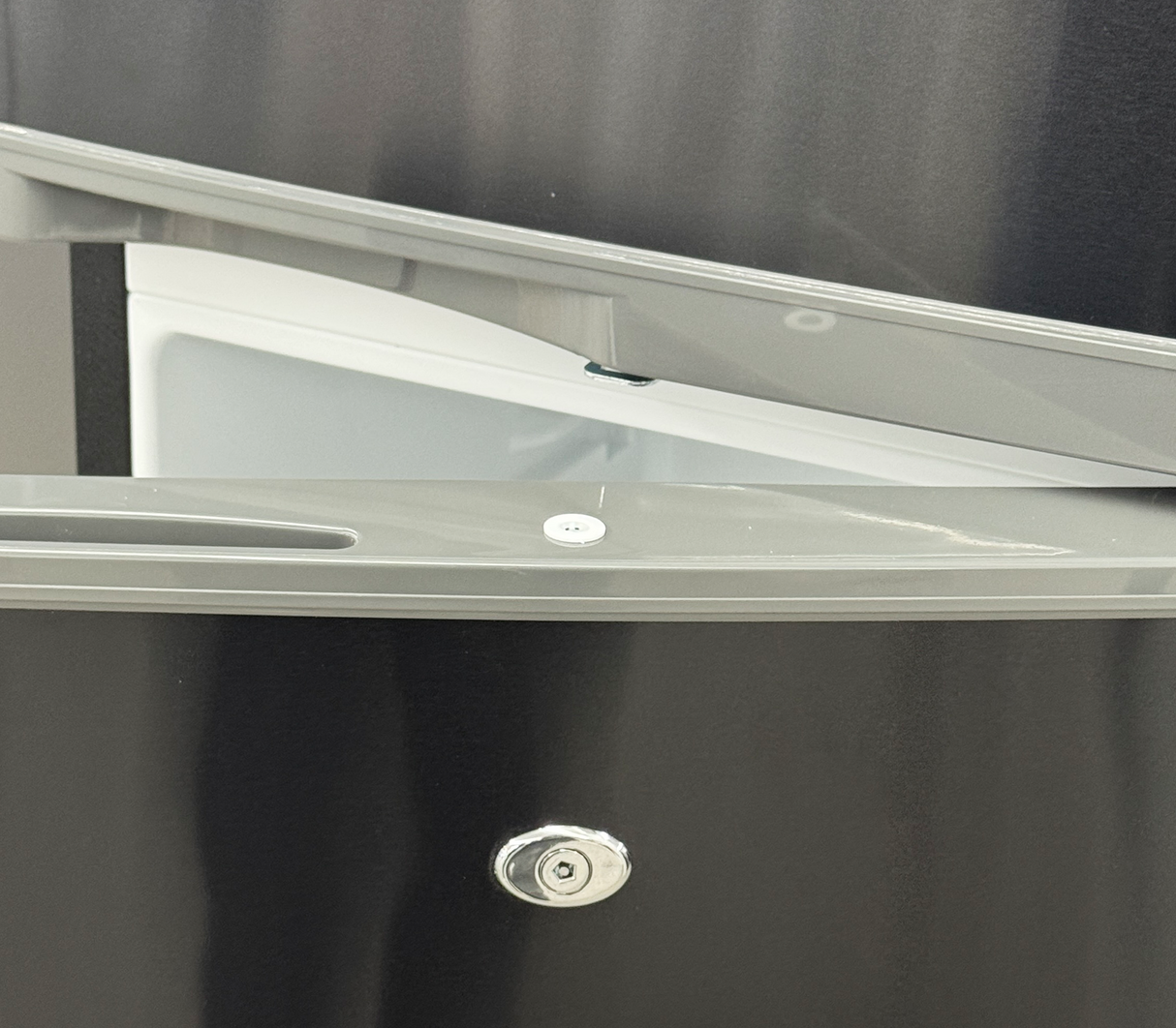 Nevera Top Mount con escarcha 192 litros negro Royal