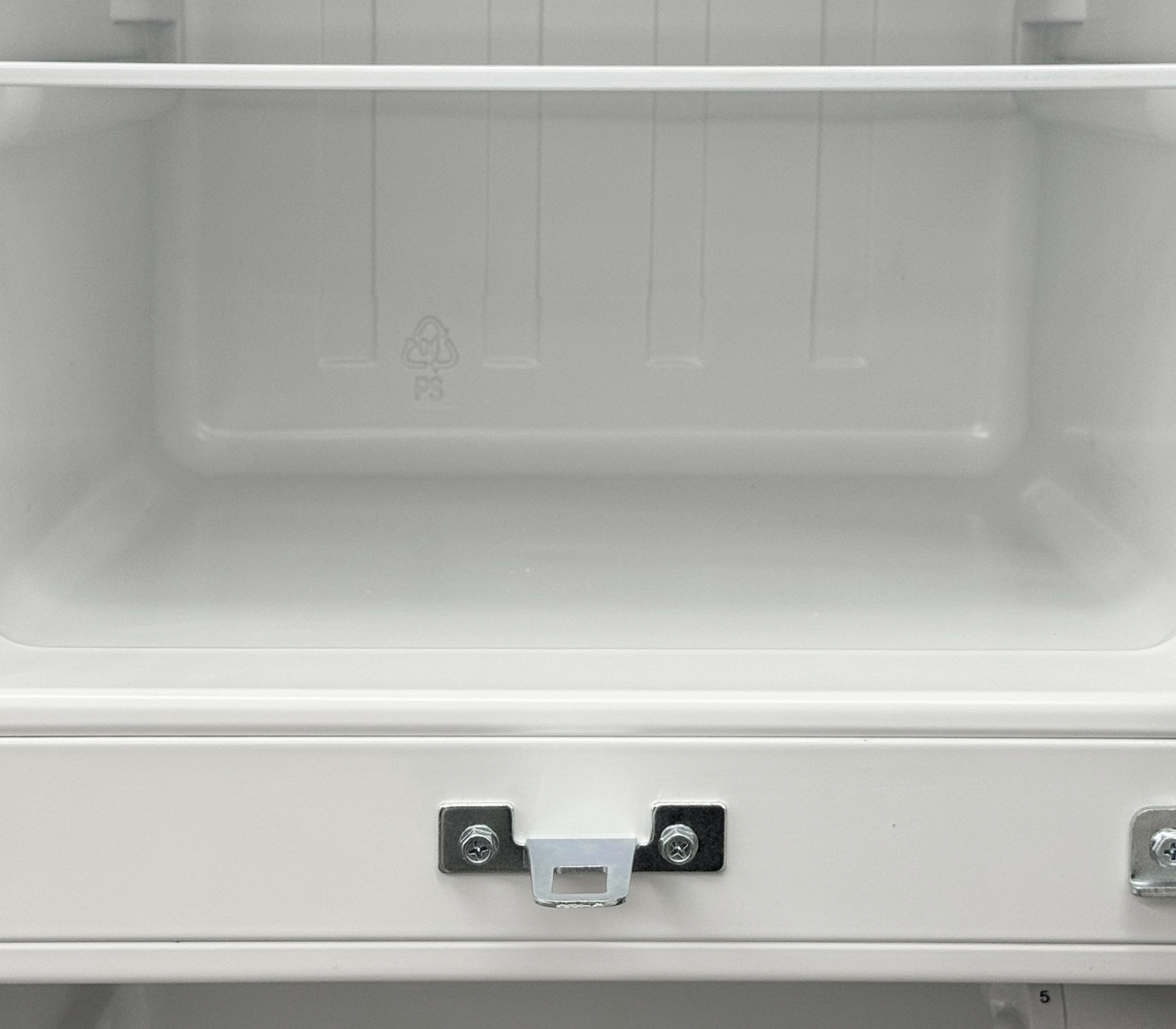 Nevera Top Mount con escarcha 192 litros negro Royal